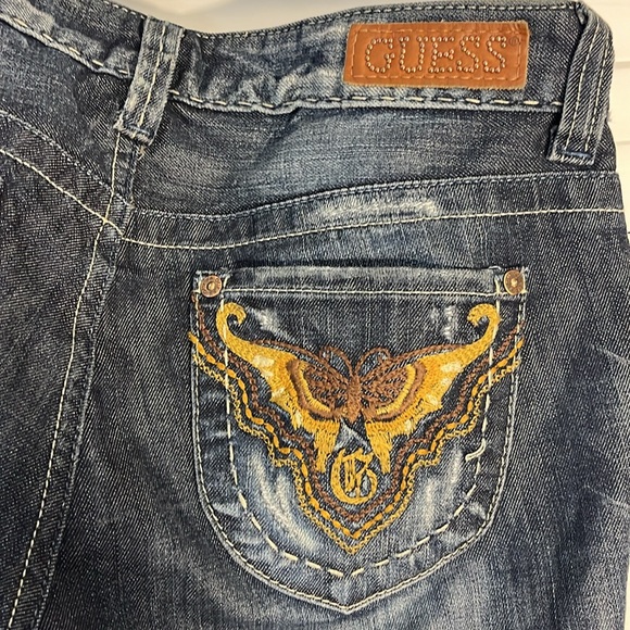 Guess Flare Leg Jeans with Design on Back Pockets. Size 28. - Picture 5 of 9
